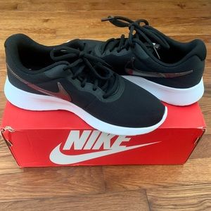 Nike Tanjun Women’s Size 8